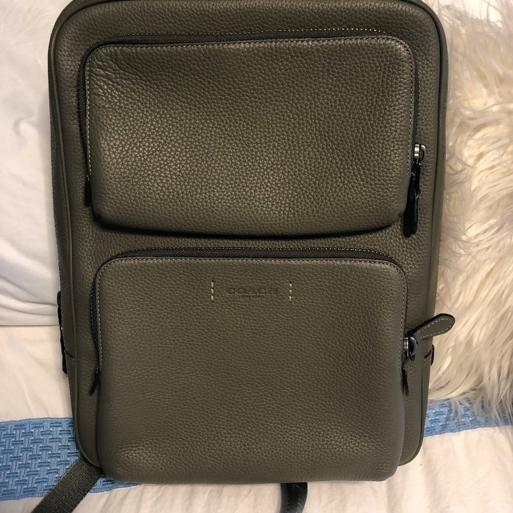 Coach Signature Gotham Pack